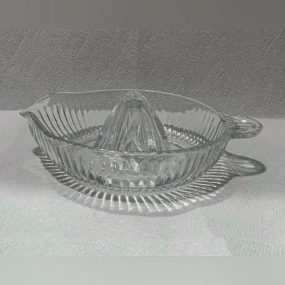 Vintage Citrus Glass Hand Juicer Ribbed Design with Small Handle & Pouring Spout - Picture 2 of 6